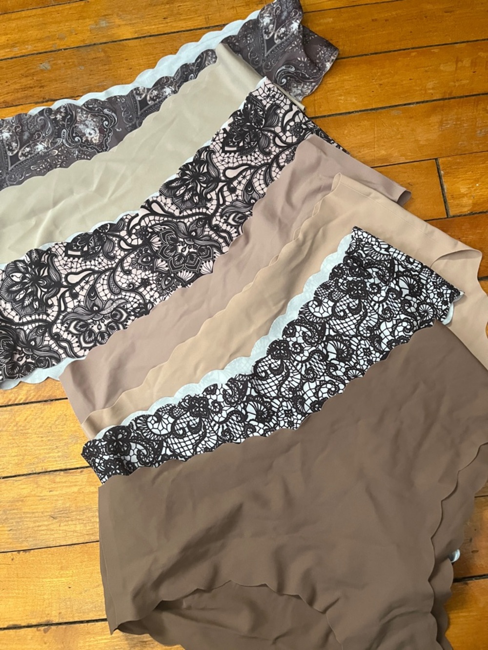 Women's Scalloped Lace-Edge Paisley Bikini Panty - Brown
